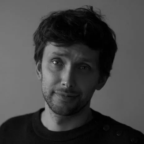 Portrait de Benjamin Nuel, en noir et blanc